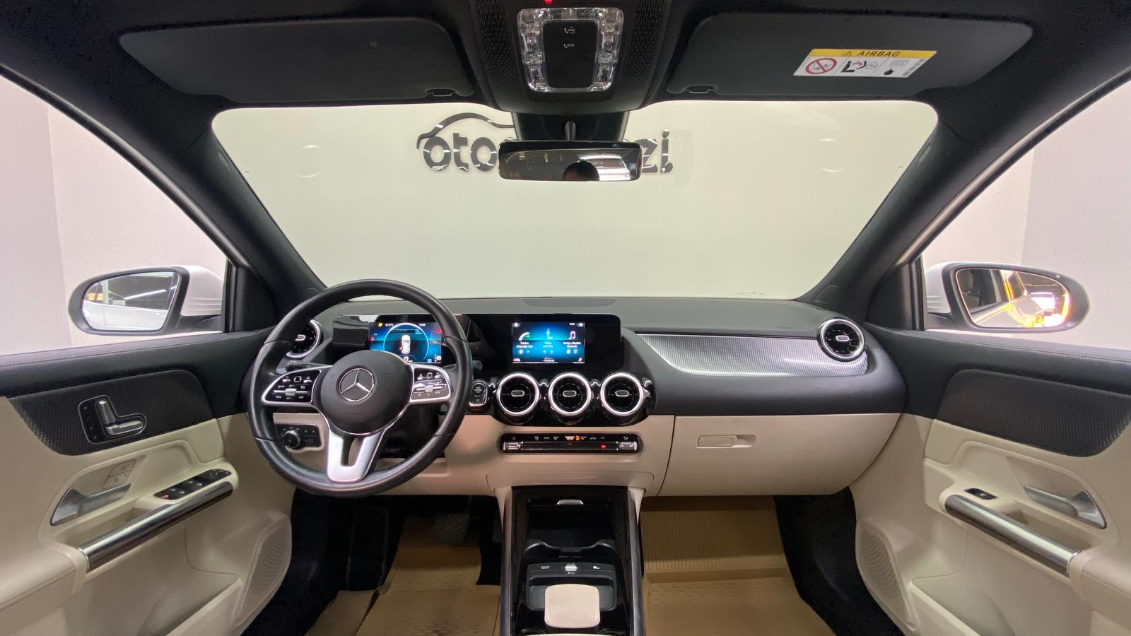 MERCEDES GLA 8